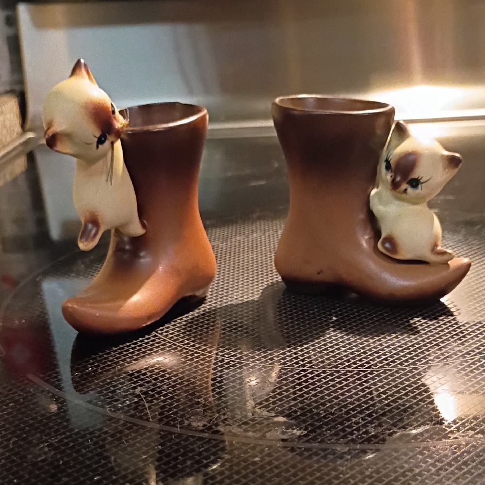 Charming Brown Cat Boot Figurines